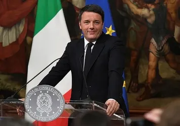 İtalya’da Başbakan Renzi’nin istifası ertelendi