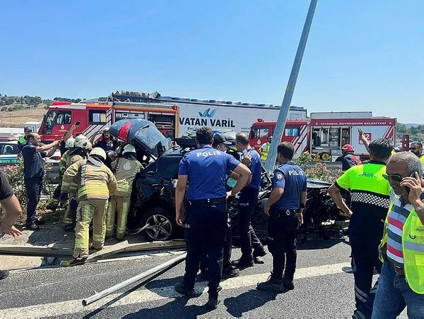 1691059567618.jpeg Kuzey Marmara Otoyolu'nda lastiği patlayan TIR cipe çarptı: 2 ölü 4 yaralı - 1