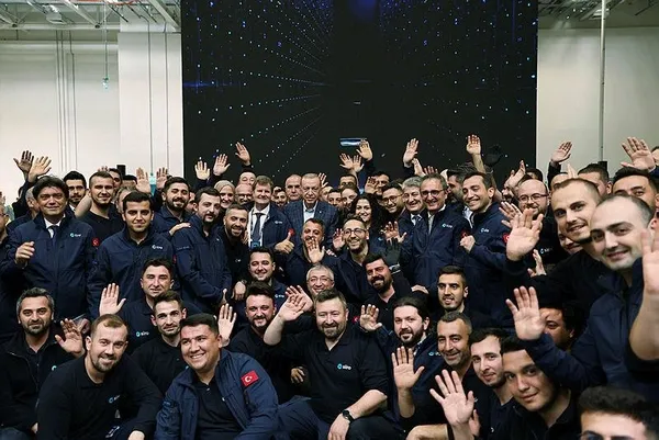 turkiye-tarihinde-bir-ilk-temeli-atildi-ekonomiye-30-milyar-euroluk-katki-1682344581482.jpeg Türkiye tarihinde bir ilk! Başkan Erdoğan SIRO'nun temelini attı: Ekonomiye 30 milyar euroluk katkı... - 3