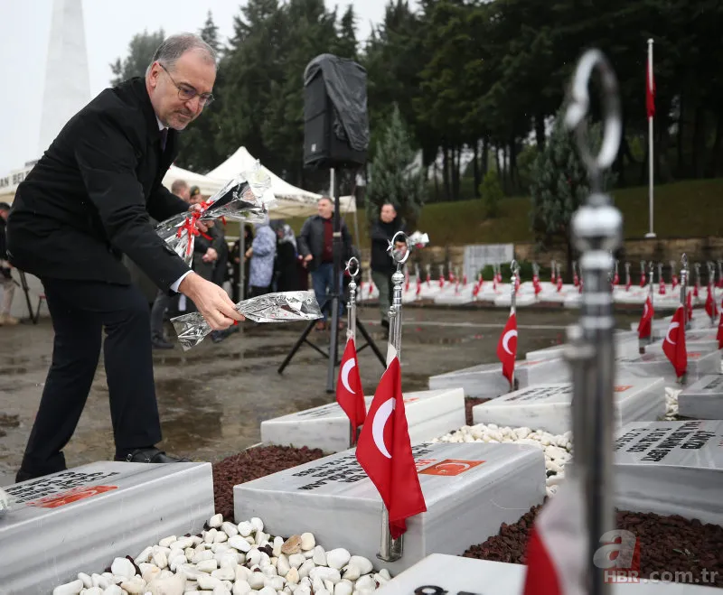Çanakkale Zaferi'nin 108. yıl dönümü! "Çanakkale geçilmez" yazılı altın madalya Türk bayrağına takıldı 21