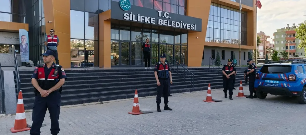 Silifke Belediyesi'ne operasyon! Belediye Başkanı Mustafa Turgut gözaltında - 2