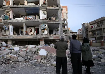 İran'da büyük deprem! Yüzlerce yaralı var