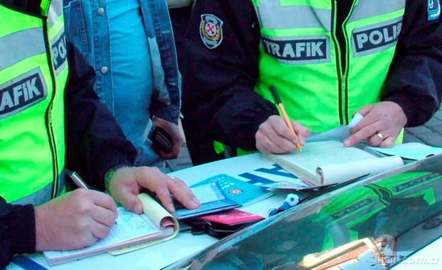 1 Mayıs trafiğe kapalı ve açık yollar listesi 2024 | Taksim ve İstiklal Meydanı trafiğe kapandı mı? İşte çarşamba günü alternatif yollar... 3