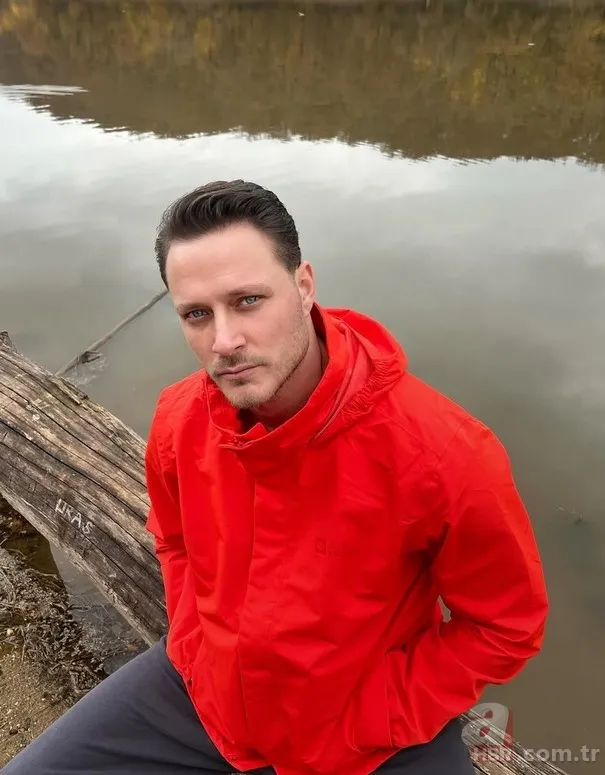 Burak Çelik buz gibi havada denize girdi! Böyle paylaştı... 7