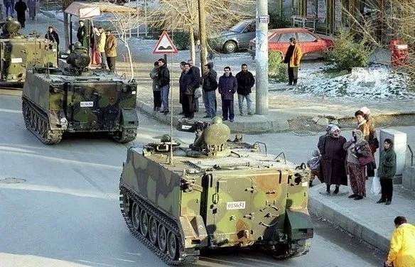 Arşivden Çıkan Gerçek | Türkiye’de 1990’larda yasaklı yılları! İnsanlığın bittiği ayrımcılık dönemi