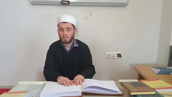 Görme engelli gençten büyük azim! Dinleyerek 2,5 yılda hafız oldu - 2