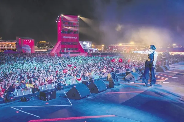 para-basti-katardaki-konserde-45-dakika-sahnede-kalan-zeynep-bastik-dakikada-76-bin-tl-kazandi-1669441158876.jpeg 45 dakika sahnede kaldı! Dakikada 76 bin TL kazandı - 2