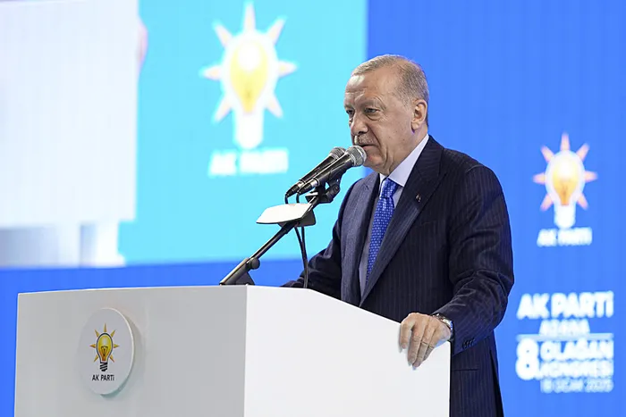 Başkan Erdoğan'dan Özel'in "kırmızı kart" çıkışına sert sözler: Poker masasında kartlarla oynayın