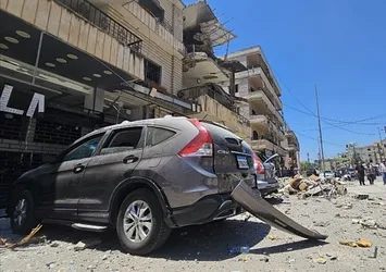 İşgalci İsrail Lübnan'ın güneyini topçu atışlarıyla saldırdı