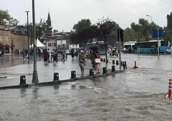 Üsküdar'da denizle kara birleşti