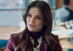 Uzak Şehir'in yıldızı Sinem Ünsal ile annesi yan yana!