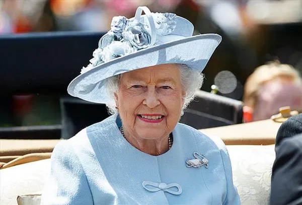 kralice-elizabethten-kotu-haber-hastaneye-kaldirildi-1662638397478.jpg
