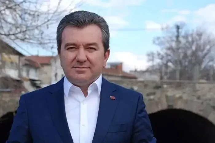 YRP’nin İzmir Bergama adayı AK Parti lehine yarıştan çekildi