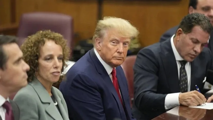 Trump’a mahkemede şok! Jean Carroll davasında yargıçla restleşti: Mahkeme salonundan çıkarılmakla uyarıldı