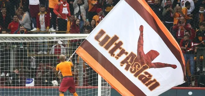 Bayrağı kaptı Galatasaray tribünlerine koştu! Gaziantep maçı sonrası Marcao taraftarlara 3’lü çektirdi