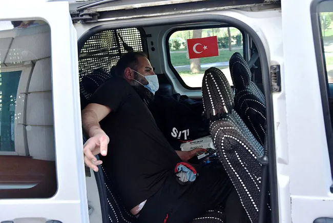 Antalya'da kadın ayrılmak istemeyen sevgilisini bıçaklayıp kaçtı - 2