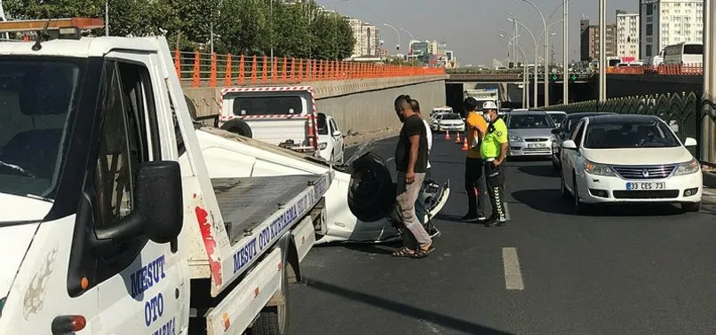 Diyarbakır’da takla atan otomobil, ters döndü