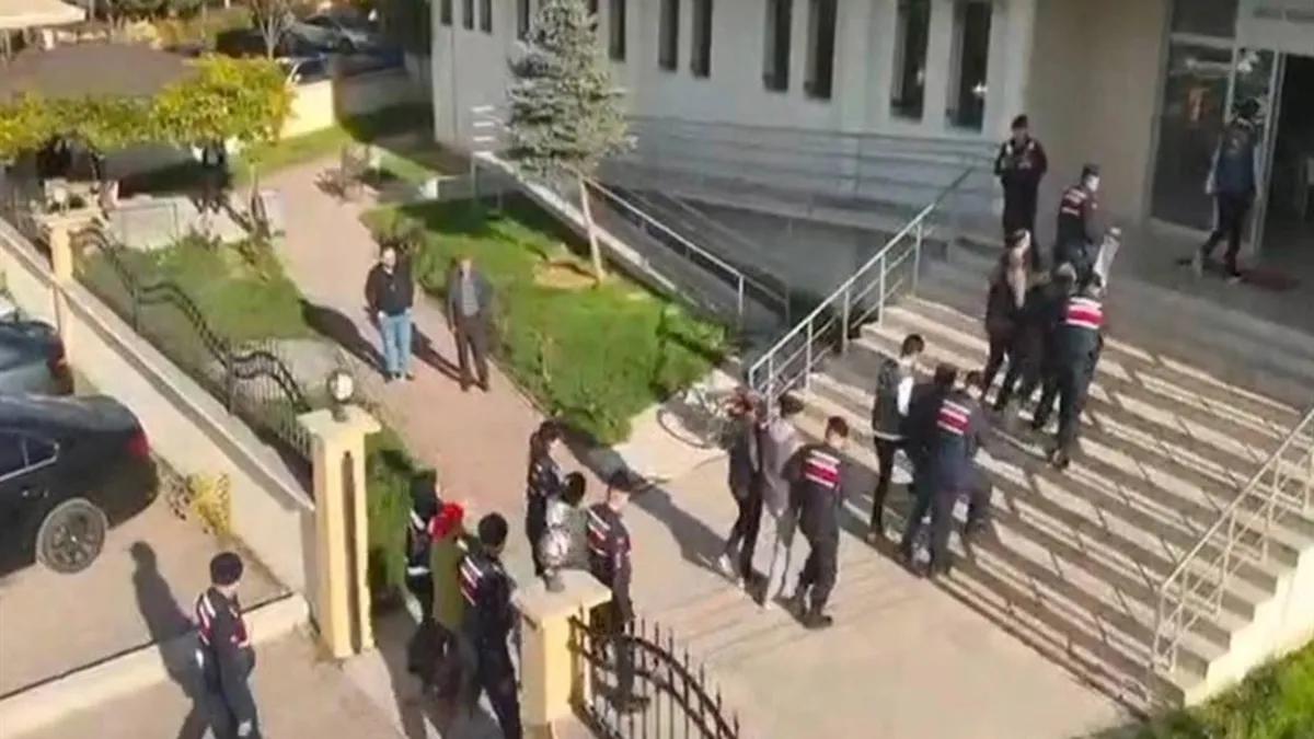 İki ilde evlilik vaadiyle dolandırıcılık yapan 5 kişi gözaltına alındı