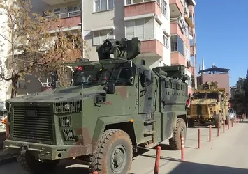 Sınıra zırhlı araç ve komando takviyesi