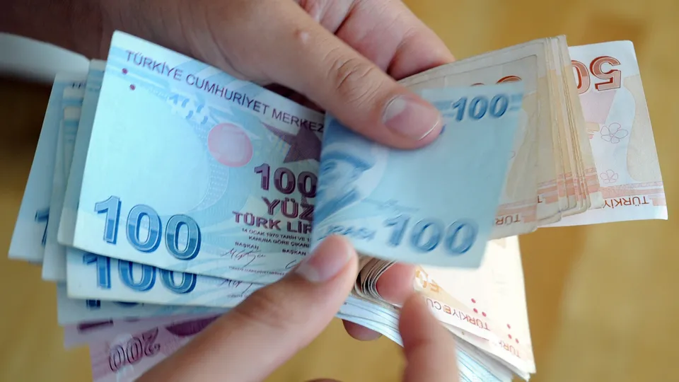 Emekli maaşı promosyonları artıyor! Bankalar emeklilerin peşinde... 12 bin 500 TL veren banka bile var