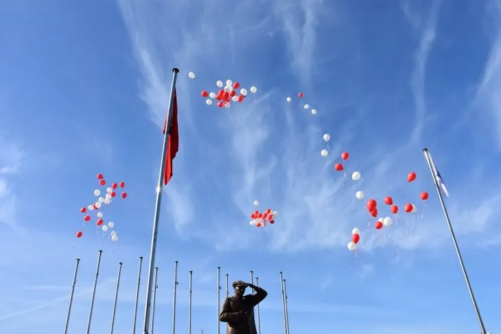 Türkiye genelinde 23 Nisan coşkusu! Bayraklar asıldı balonlar uçuruldu ve kortejler düzenlendi