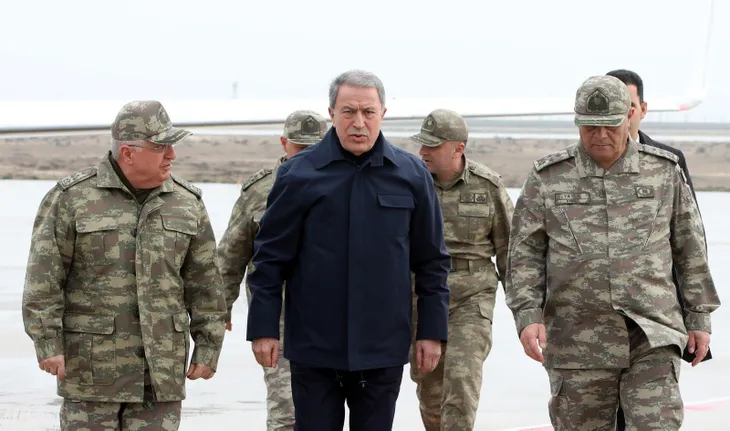 Bakan Akar ve TSK komuta kademesi Suriye sınırında!