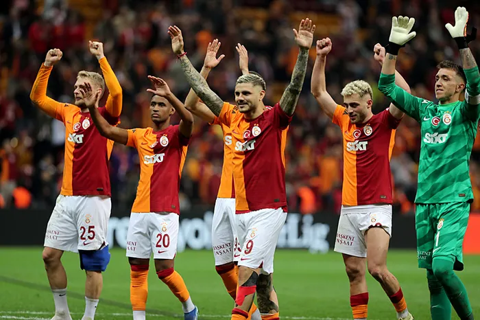 1714039947906.jpg Galatasaray şampiyonluk yolunda rekor peşinde! Fenerbahçe'nin puanıyla ortak olacaklar! Adana Demirspor maçı kritik... - 1