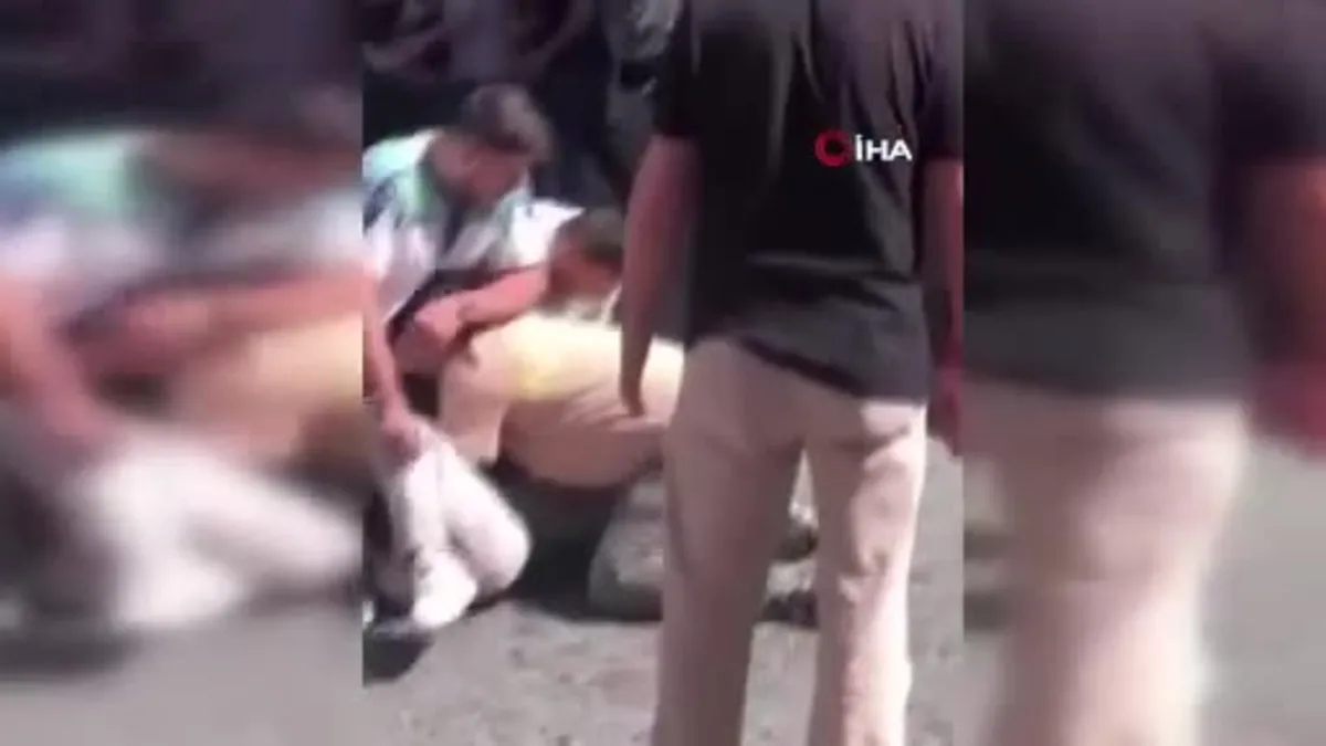 Mısır Çarşısı'nda sopalı bıçaklı kavga kamerada