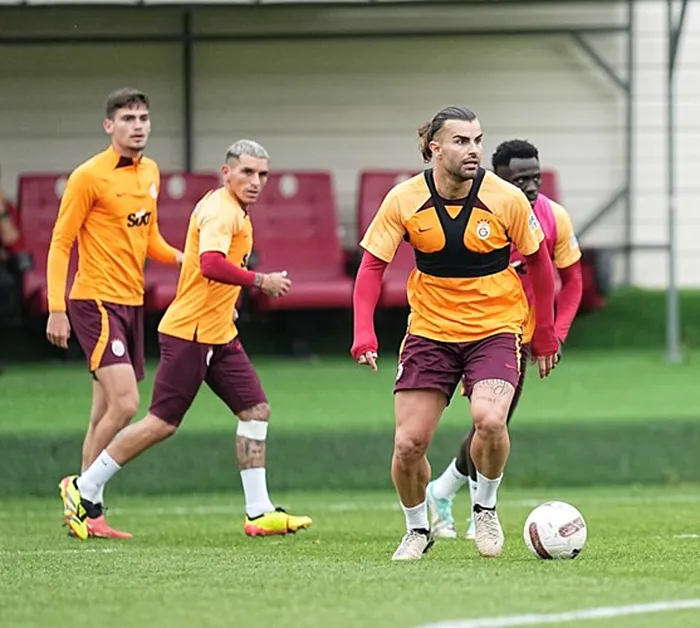galatasaray-adana-demirspor-maci-hazirliklarini-surdurdu-1713900498915.jpg Galatasaray Adana Demirspor maçı hazırlıklarını sürdürdü - 2