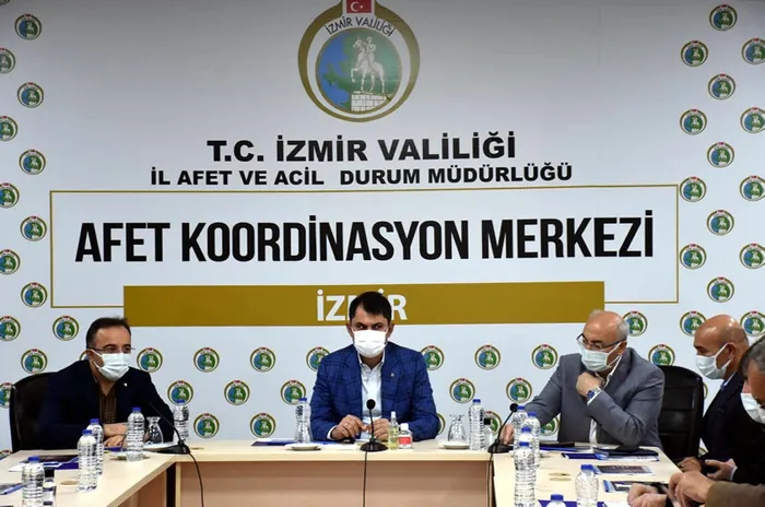 Son dakika: İzmir’in yaraları sarılıyor! Bakan Kurum’dan önemli açıklamalar