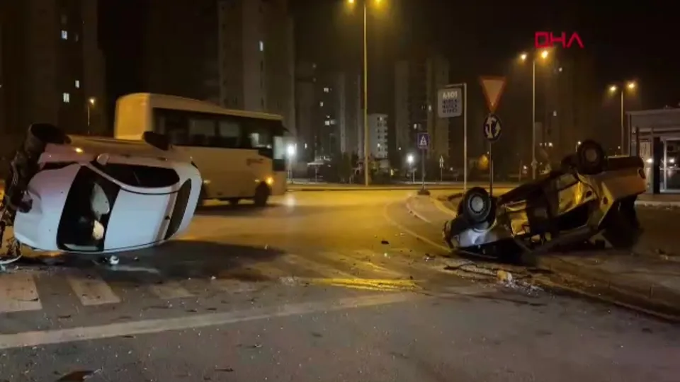 Kayseri’de çarpışan 2 otomobil takla attı