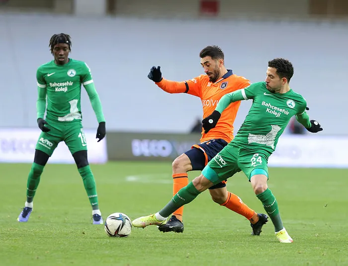 Emre Belözoğlu yönetimindeki Başakşehir durdurulamıyor! Giresun'u da yendiler - Süper Lig 18. hafta karşılaşması