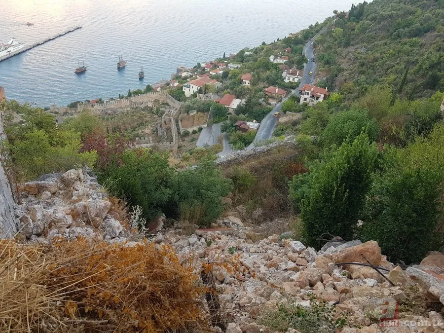 Alanya Kalesi'nde skandal görüntüler! Tarihi surları delip atık suyu boşaltmış 11