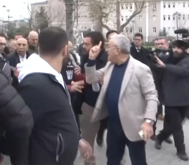 a-haber-muhabiri-ahmet-nazif-vurali-darp-edenlere-dava-acildi-hesap-verecekler-1706177708081.jpg A Haber muhabiri Ahmet Nazif Vural’ı darp edenlere dava açıldı: Hesap verecekler! - 2