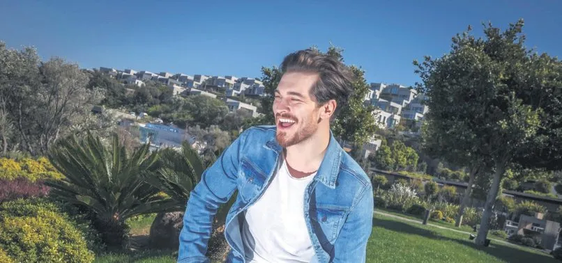 29 yaşına giren Çağatay Ulusoy'a hayranlarından sürpriz hediye