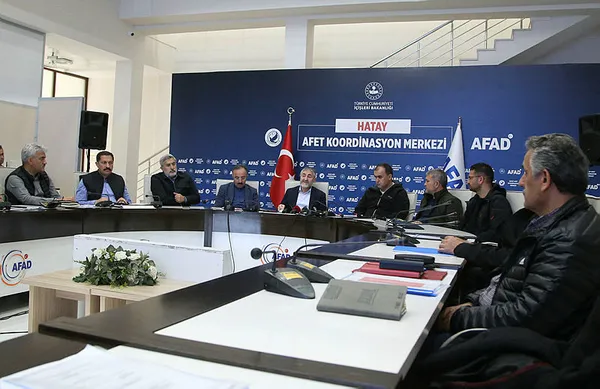 hazine-ve-maliye-bakani-nureddin-nebati-26-milyar-lira-afetzede-tasinma-destek-odemesi-gerceklestirdik-1680541486525.jpg Hazine ve Maliye Bakanı Nureddin Nebati: 2,6 milyar lira Afetzede Taşınma Destek Ödemesi gerçekleştirdik - 3