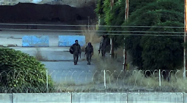 PKK/YPG’li teröristler sınırda görüntülendi