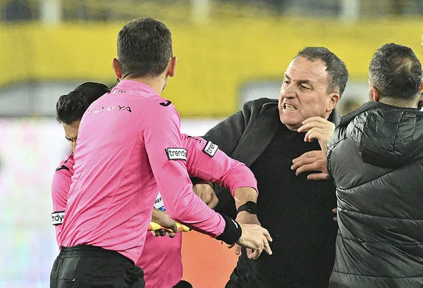 Hakem Halil Umut Meler'e saldıran Ankaragücü Başkanı Faruk Koca hastaneye kaldırıldı! İşte son sağlık durumu - 2