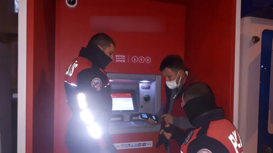 Muğla'da dolandırıcılara 90 bin lirasını kaptıran adamın imdadına polisler yetişti! Az kalsın 100 bin lirası daha gidecekti