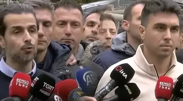 halil-umut-melere-yumruklu-saldiri-sonrasi-super-lig-hakemlerinden-ortak-aciklama-kararimizi-aciklayacagiz-1702365367028.jpg Halil Umut Meler'e yumruklu saldırı sonrası Süper Lig hakemlerinden ortak açıklama: Kararımızı açıklayacağız - 5