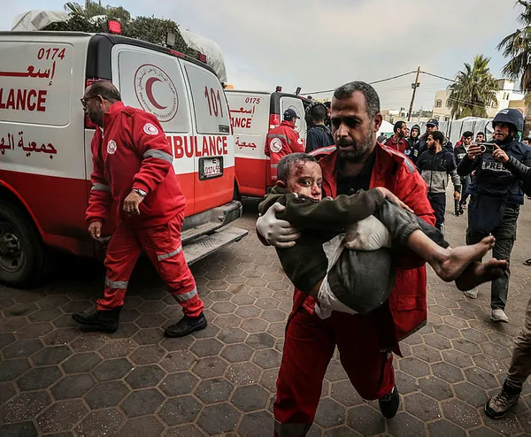 Terör devleti İsrail Gazze’de 400’den fazla noktayı vurdu