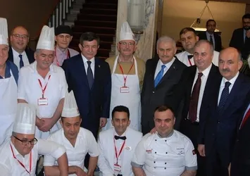Başbakan Yıldırım'a, Meclis'te İnegöl köftesi ikram ettiler
