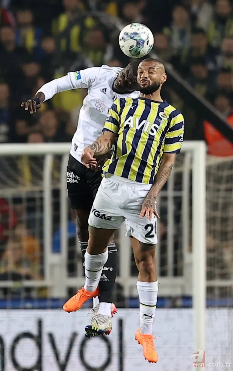 Fenerbahçeli taraftarlardan Ali Koç’a “istifa et” çağrısı! “Fener'i ne hale getirdin” 17