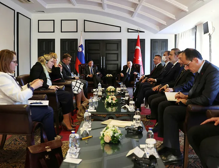 son-dakika-baskan-erdogan-antalya-diplomasi-forumunda-nato-genel-sekreteri-jens-stoltenberg-ile-gorustu-1647026382810.jpg Son dakika: Başkan Erdoğan Antalya Diplomasi Forumu'nda NATO Genel Sekreteri Jens Stoltenberg ile görüştü - 3