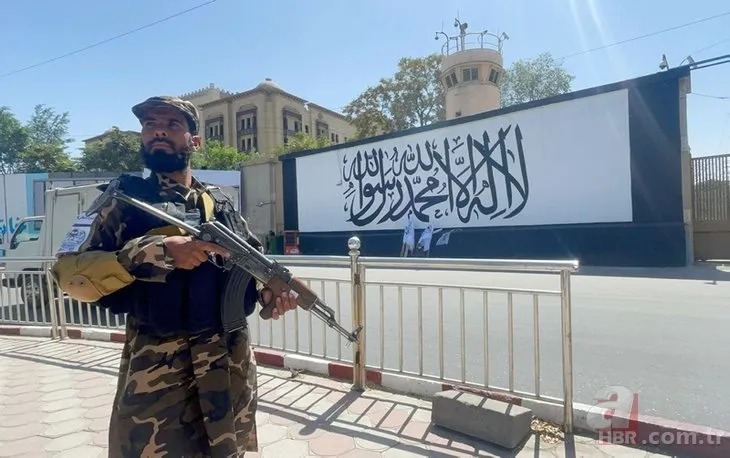 Kabil’de terk edilen ABD büyükelçiliğinin duvarına yazılar yazdılar! Dünyaya ’Taliban’ mesajı