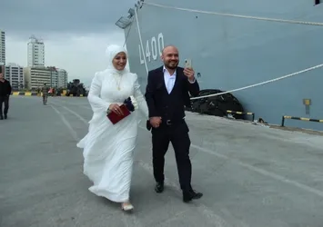 Nikah sonrası TCG Anadolu ziyareti! Çiçeği burnunda çift: Unutulmaz bir anı olacak