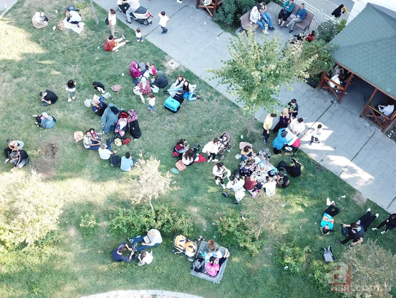 Deprem nedeniyle İstanbullular parklara akın etti 4