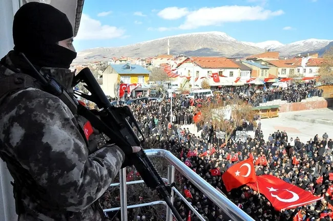 İzmir şehidimiz Fethi Sekin son yolculuğuna uğurlandı - 3