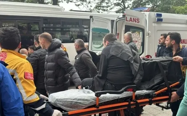 zonguldakta-market-calisani-kolunu-kiyma-makinesine-kaptridi-1715447119589.jpg Zonguldak’ta market çalışanı kolunu kıyma makinesine kaptrıdı! - 2