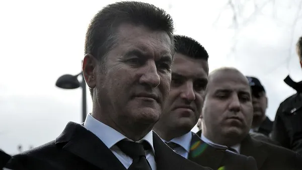 mustafa-sarigulden-degisimcilere-koltuk-gondermesi-bazilari-koltugun-pesinde-kosuyor-1694039151991.jpg Mustafa Sarıgül’den değişimcilere 'koltuk' göndermesi: CHP barajın altında kalır - 5